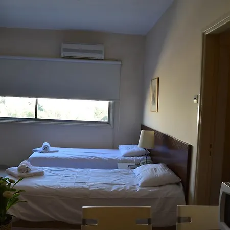 Lordos Apts Апарт-отель Лимасол